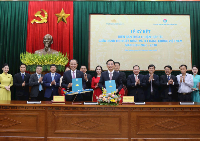 Vietnam Airlines và UBND tỉnh Đắk Nông ký kết thỏa thuận hợp tác toàn diện giai đoạn 2025 – 2030. 1. Vietnam Airlines và UBND tỉnh Đắk Nông ký kết thỏa thuận hợp tác toàn diện giai đoạn 2025 – 2030.jpg