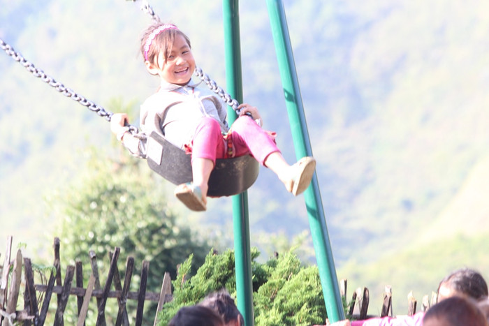 Dù 20/11 không hoa, không quà, không lời tri ân từ học trò nhưng những nụ cười của con trẻ là sự động viên lớn nhất đối với các thầy, các cô cắm bản (Ảnh: Lại Cường) Dù 20/11 không hoa, không quà, không lời tri ân từ học trò nhưng những nụ cười của con trẻ là sự động viên lớn nhất đối với các thầy, các cô cắm bản (Ảnh: Lại Cường)