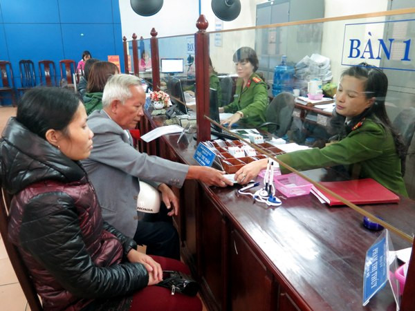 Việc số hóa dữ liệu sẽ đơn giản hóa thủ tục hành chính. (Ảnh minh họa: Baonamdinh) Việc số hóa dữ liệu sẽ đơn giản hóa thủ tục hành chính. (Ảnh minh họa: Baonamdinh)