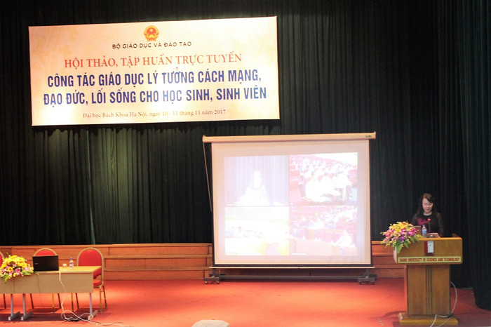 Nhà giáo ưu tú, Tiến sĩ Nguyễn Thị Nghĩa, Thứ trưởng Bộ Giáo dục và Đào tạo phát biểu khai mạc (Ảnh: Lại Cường)