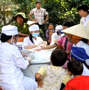 Người mắc bệnh không hề có biểu hiện ngứa ngáy hay đau đớn gì nên có thể đây không phải là “bệnh lạ” đang “hoành hành” tại huyện Ba Tơ. Người mắc bệnh không hề có biểu hiện ngứa ngáy hay đau đớn gì nên có thể đây không phải là “bệnh lạ” đang “hoành hành” tại huyện Ba Tơ.