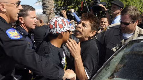 Ngay khi đạo luật này được ban hành nó đã gây tranh cãi trong dư luận ở Arizona. Ảnh: Reuters. Ngay khi đạo luật này được ban hành nó đã gây tranh cãi trong dư luận ở Arizona. Ảnh: Reuters.