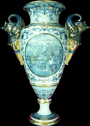 Ngoài ra, công ty còn tặng cho Bà Mary Tan phiên bản thu nhỏ của chiếc cúp Hồn Việt. Chiếc cúp này đã được đấu giá thành công 6 tỷ đồng gây quỹ ủng hộ người nghèo vào cuối năm 2011. Ngoài ra, công ty còn tặng cho Bà Mary Tan phiên bản thu nhỏ của chiếc cúp Hồn Việt. Chiếc cúp này đã được đấu giá thành công 6 tỷ đồng gây quỹ ủng hộ người nghèo vào cuối năm 2011.