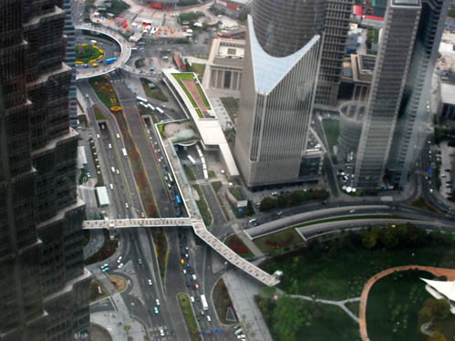 Những con đường tầng tầng lớp lớp ở Thượng Hải trông rất thông thoáng, nhưng cứ mỗi giờ cao điểm cũng không tránh khỏi cảnh ùn tắc. Những con đường tầng tầng lớp lớp ở Thượng Hải trông rất thông thoáng, nhưng cứ mỗi giờ cao điểm cũng không tránh khỏi cảnh ùn tắc.