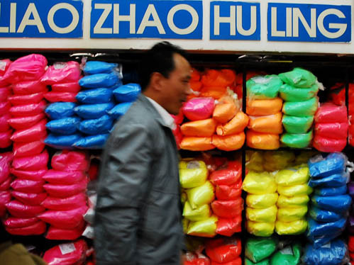 Bên cạnh đó, cuộc sống của những người lao động Thượng Hải vẫn theo nhịp điệu truyền thống. Bên cạnh đó, cuộc sống của những người lao động Thượng Hải vẫn theo nhịp điệu truyền thống.