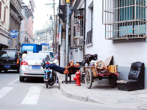 Giấc ngủ trưa của một người lao động. Giấc ngủ trưa của một người lao động.