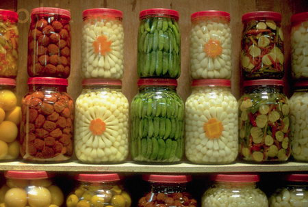 Những lọ hành muối này được sắp xếp một cách cực kỳ khéo léo và nghệ thuật. Không hiểu sao người Việt có thể làm được như vậy! Những lọ hành muối này được sắp xếp một cách cực kỳ khéo léo và nghệ thuật. Không hiểu sao người Việt có thể làm được như vậy!