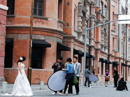 Nhưng khu phố đẹp thu hút giới trẻ Thượng Hải đến chụp hình. Nhưng khu phố đẹp thu hút giới trẻ Thượng Hải đến chụp hình.