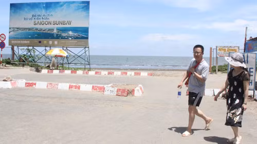 Một góc khu bãi biển Cần Giờ đoạn thuộc khu du lịch 30 tháng 4 - nơi dự kiến triển khai dự án trung tâm điện gió. Ảnh: Q. Khải.