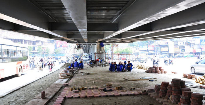 Hệ thống thoát nước cũng được lắp trên cầu và dưới chân cầu. Hệ thống thoát nước cũng được lắp trên cầu và dưới chân cầu.