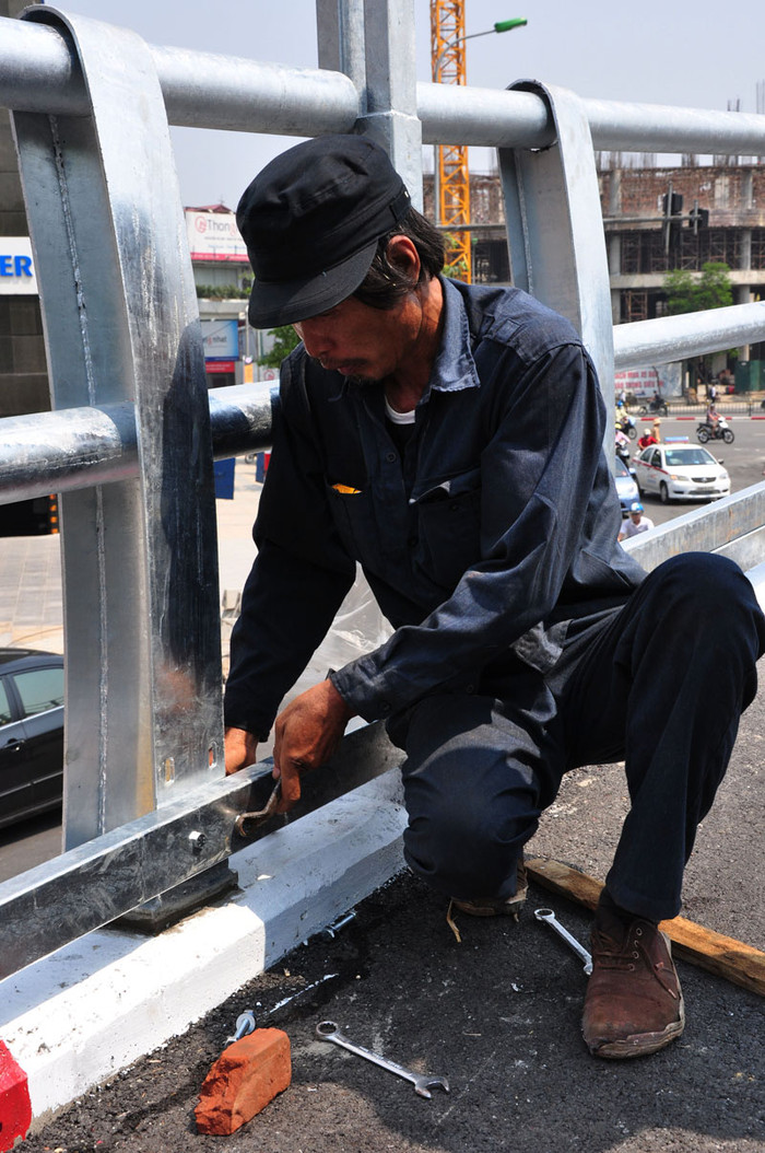 Những đoạn hành lang cuối cùng đang được lắp lại. Những đoạn hành lang cuối cùng đang được lắp lại.