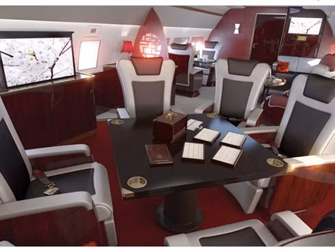 3. Thiết kế dành cho châu Á. Gần đây công ty sản xuất máy bay Châu Âu Airbus đã tiết lộ hình ảnh bên trong của phiên bản hợp nhất của chiếc A320 có tên gọi là Phoenix (Phượng hoàng). Chiếc máy bay này được nhắm đến các đại gia châu Á, có màu đỏ với những họa tiết châu Á và một chiếc bàn tròn lớn.