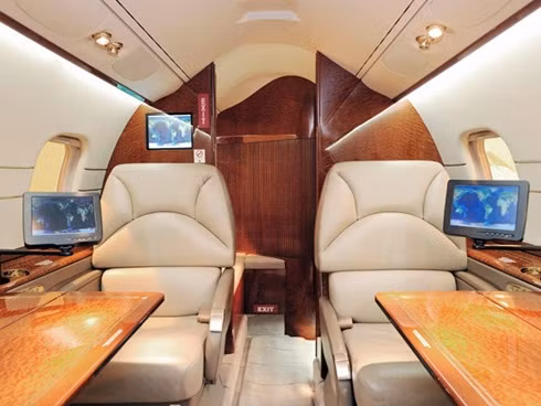 Thống kê cho thấy, các nhà sản xuất đã bán ra 200 chiếc phi cơ lớn, trong đó có 17 chiếc Boeing và Airbus cá nhân trong năm 2011. Nhìn chung, các tỷ phú trên thế giới đều mong muốn sở hữu một "cung điện trên bầu trời". Ảnh: Yêu cầu của các tỷ phú về những chiếc phi cơ ngày càng cao.