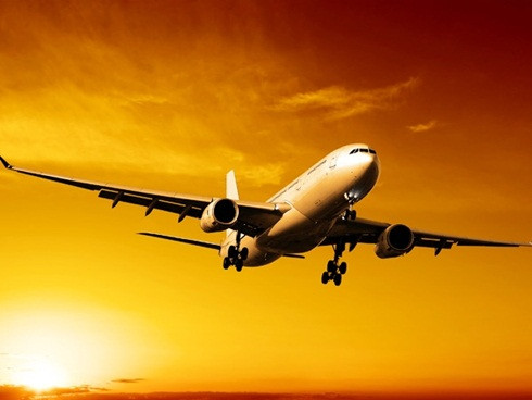 4. Sự lựa chọn khôn ngoan về giá cả. Năm 2011, các nhà sản xuất đã bán ra 200 chiếc máy bay phản lực lớn trong năm 2011 trong đó có 17 chiếc Boeing and Airbus tư. Hãng tin Chronical Herald cho biết, dự kiến trong năm 2012 sẽ ra mắt hai dòng sản phẩm Bombardier Global 5000 với giá 31 triệu đôla và Gulfstream G650 với giá 65 triệu đôla. Mặt khác, hãng Airbus cũng đưa ra giá 68 triệu đôla cho chiếc máy bay nhỏ nhất với một lối đi hiệu A318 và 245 triệu đôla cho chiếc phi cơ hai lối đi hiệu A350. Hiện công ty đang trong quá trình sản xuất hai sản phẩm này. Hãng cũng đưa ra giá 389,9 triệu đôla cho chiếc máy bay hai tầng hiệu A380 trước khi nâng cấp. 4. Sự lựa chọn khôn ngoan về giá cả. Năm 2011, các nhà sản xuất đã bán ra 200 chiếc máy bay phản lực lớn trong năm 2011 trong đó có 17 chiếc Boeing and Airbus tư. Hãng tin Chronical Herald cho biết, dự kiến trong năm 2012 sẽ ra mắt hai dòng sản phẩm Bombardier Global 5000 với giá 31 triệu đôla và Gulfstream G650 với giá 65 triệu đôla. Mặt khác, hãng Airbus cũng đưa ra giá 68 triệu đôla cho chiếc máy bay nhỏ nhất với một lối đi hiệu A318 và 245 triệu đôla cho chiếc phi cơ hai lối đi hiệu A350. Hiện công ty đang trong quá trình sản xuất hai sản phẩm này. Hãng cũng đưa ra giá 389,9 triệu đôla cho chiếc máy bay hai tầng hiệu A380 trước khi nâng cấp.