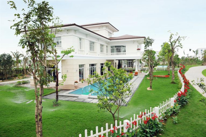 Những căn biệt thự tiện nghi giữa không gian ngập sắc xanh. Những căn biệt thự tiện nghi giữa không gian ngập sắc xanh.