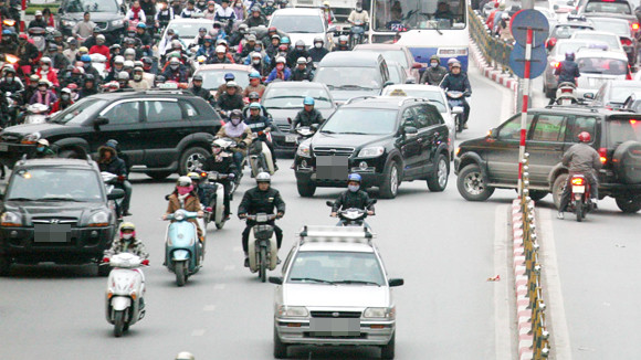 Cấm ô tô 5 ngày: Chia sẻ hay đánh đổi?