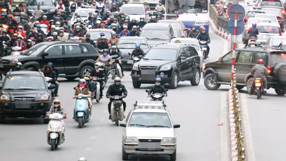 Cấm ô tô 5 ngày: Chia sẻ hay đánh đổi?