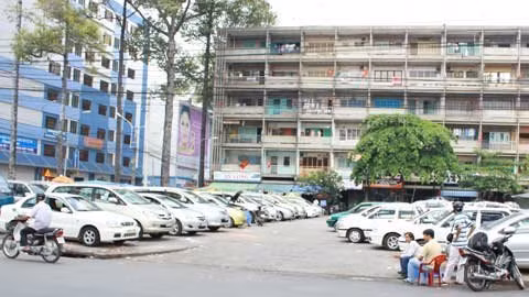 Giá thuê xe tăng cao chóng mặt vì nhu cầu đi lại dịp lễ 30/04-01/05. Ảnh: M.D.