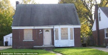 Một ngôi nhà khác với 3 phòng ngủ có giá 3000 USD. Một ngôi nhà khác với 3 phòng ngủ có giá 3000 USD.