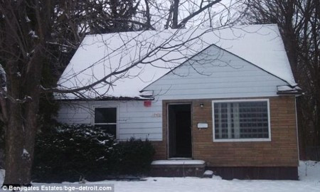 Căn nhà 2 phòng ngủ 1 phòng tắm, 1 gara và tầng hầm này cũng đang được rao bán giá 500 USD. Căn nhà 2 phòng ngủ 1 phòng tắm, 1 gara và tầng hầm này cũng đang được rao bán giá 500 USD.