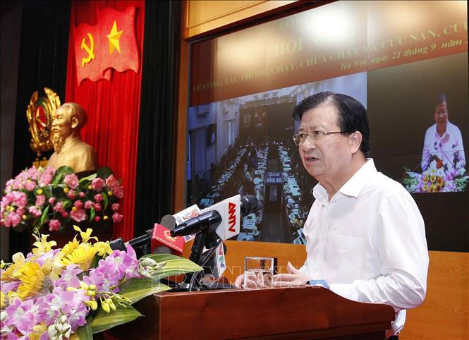 (Phó Thủ tướng Trịnh Đình Dũng phát biểu tại Hội nghị. Ảnh: Báo Tin tức) (Phó Thủ tướng Trịnh Đình Dũng phát biểu tại Hội nghị. Ảnh: Báo Tin tức)
