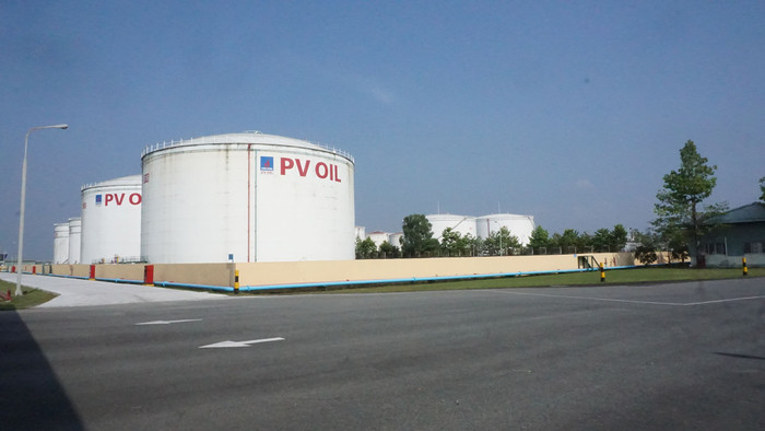 Tổng kho xăng dầu PVoil Nhà Bè. Ảnh: Hưng Long. Tổng kho xăng dầu PVoil Nhà Bè. Ảnh: Hưng Long.