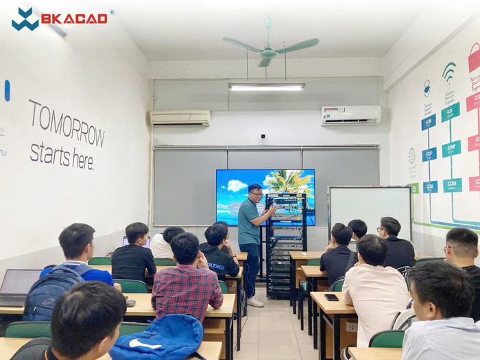 BKACAD không chỉ trang bị cho học viên những kiến thức lý thuyết vững chắc mà còn tạo điều kiện để các bạn áp dụng kiến thức vào thực tế. zalo_1469337968807349.jpg