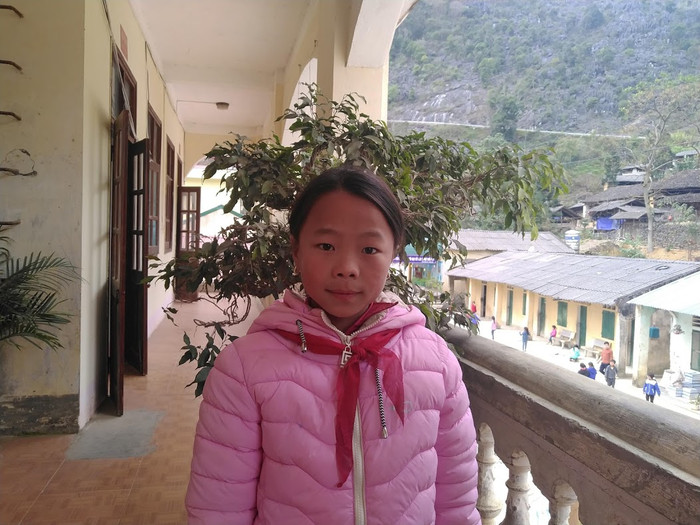 Cô bé Vừ Thị Sú, học sinh giỏi 4 năm liền.