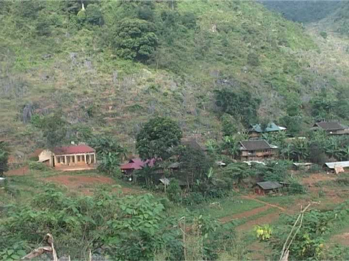 Xóm Lũng Củm đang ngày càng đổi thay, xóa nghèo.