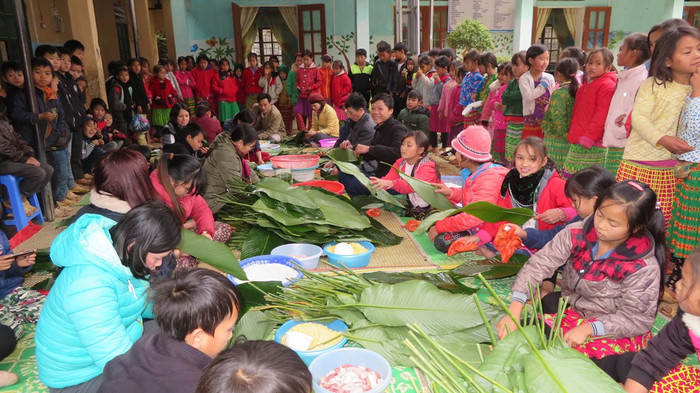 Các kỹ năng đều được các thầy cô giáo thông qua từng hoạt động trải nghiệm thực tế. Tết mục gói bánh chưng luôn rất thu hút. Các kỹ năng đều được các thầy cô giáo thông qua từng hoạt động trải nghiệm thực tế. Tết mục gói bánh chưng luôn rất thu hút.