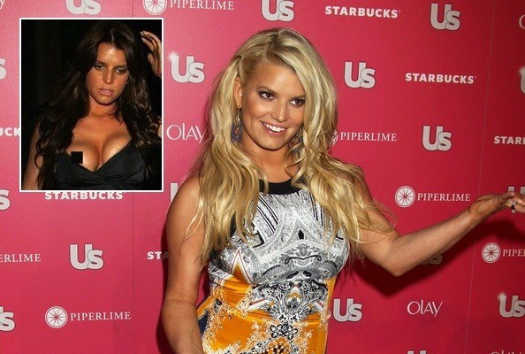 Jessica Simpson từng lộ gò bồng đảo quyến rũ với kiểu đẩy ngực quá đà.