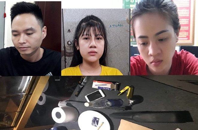 Các đối tượng và tang vật cơ quan Công an thu tại phòng hát (Ảnh: Xuân Mai/CAND)