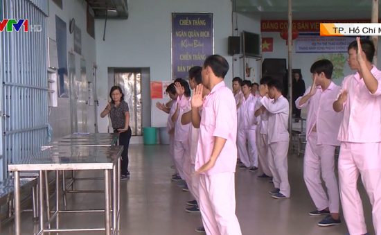 Dầu còn nhiều khó khăn nhưng mô hình cai nghiện ma túy cộng đồng đã và đang phát huy tác dụng tốt. (Ảnh minh họa từ VTV) Dầu còn nhiều khó khăn nhưng mô hình cai nghiện ma túy cộng đồng đã và đang phát huy tác dụng tốt. (Ảnh minh họa từ VTV)