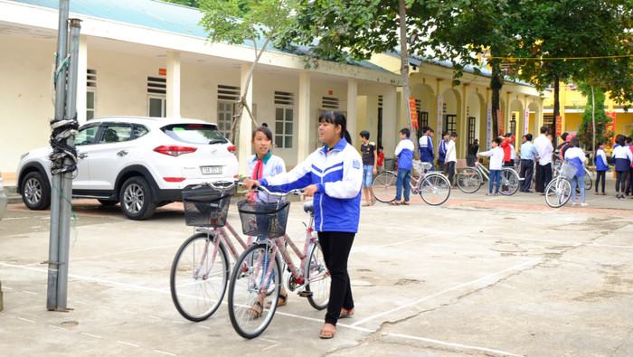 Ngày mai, các em sẽ cùng nhau đến trường bằng xe đạp mới, cùng quyết tâm học tập cho ngày mai.(Ảnh: LC) Ngày mai, các em sẽ cùng nhau đến trường bằng xe đạp mới, cùng quyết tâm học tập cho ngày mai.(Ảnh: LC)