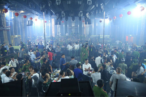 Công an tỉnh Bình Dương Phát hiện hàng chục thanh niên dương tính với chất ma túy trong quán bar New King. (Ảnh: Báo Bình Dương) Công an tỉnh Bình Dương Phát hiện hàng chục thanh niên dương tính với chất ma túy trong quán bar New King. (Ảnh: Báo Bình Dương)