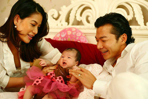 Ngọc Ánh có một gia đình đẹp và hạnh phúc nên không quá ngạc nhiên khi kiều nữ này ngày càng quyến rũ và gợi cảm.