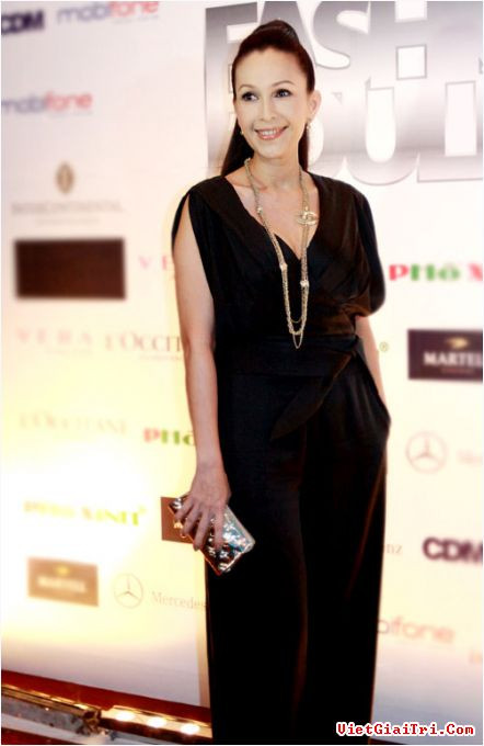 Người xứng đáng được tôn vinh là người đẹp tuổi 50 Diễm My, trang phục khiến nữ diễn viên này đẹp không tuổi tác. Người xứng đáng được tôn vinh là người đẹp tuổi 50 Diễm My, trang phục khiến nữ diễn viên này đẹp không tuổi tác.