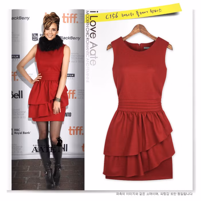 Jessica Alba mặc chiếc áo trần tay nhưng phần cổ lông và đôi bốt cao cổ vẫn khiến cô nàng ấm áp, tự tin.