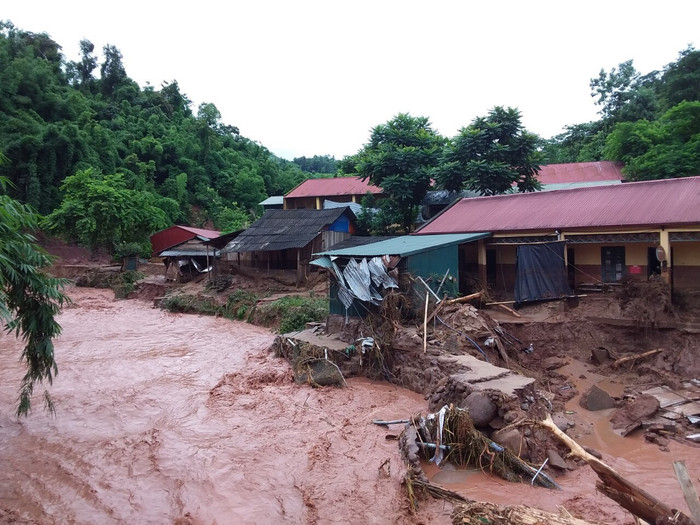 Cơn lũ dữ quét qua trường Tiểu học Nậm Nhừ ngày 17/8. Ảnh: LC Cơn lũ dữ quét qua trường Tiểu học Nậm Nhừ ngày 17/8. Ảnh: LC