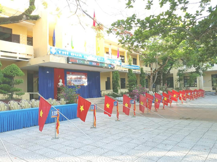 Ngành giáo dục Quảng Trị đang khắc phục khó khăn vì những ảnh hưởng của dịch COVID-19. Ảnh: trường Trung học phổ thông Bùi Dục Tài (Hải Lăng, Quảng Trị). Ngành giáo dục Quảng Trị đang khắc phục khó khăn vì những ảnh hưởng của dịch COVID-19. Ảnh: trường Trung học phổ thông Bùi Dục Tài (Hải Lăng, Quảng Trị).