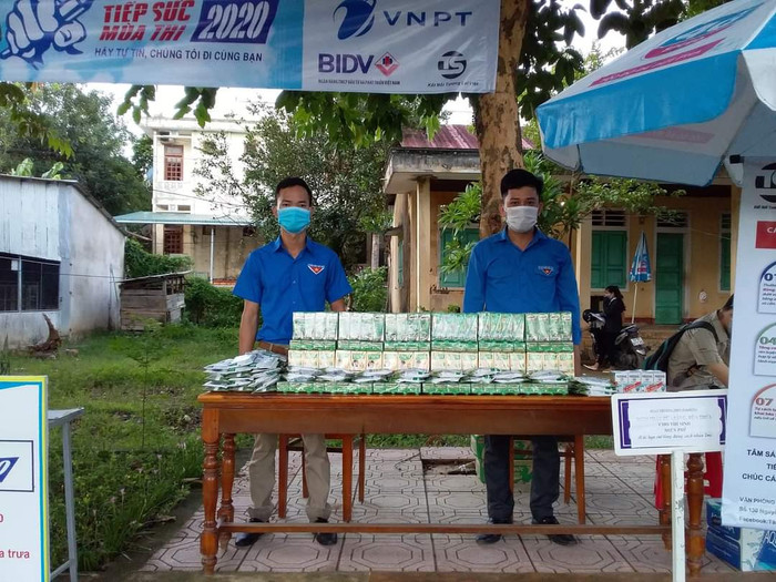 250 hộp sữa sẵn sàng trao đến tay cho các thí sinh. 250 hộp sữa sẵn sàng trao đến tay cho các thí sinh.