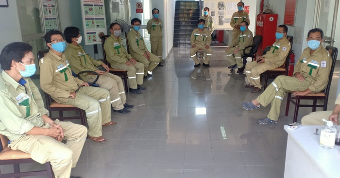 BA 500kV Nhà Bè phổ biến chỉ đạo tập trung lực lượng vận hành trạm biến áp tại chỗ, đảm bảo vận hành an toàn hệ thống. Ảnh: EVNNPT.