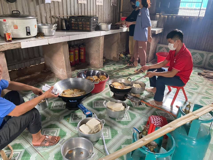 Các khâu chế biến đều đảm bảo sạch sẽ, an toàn. Các khâu chế biến đều đảm bảo sạch sẽ, an toàn.