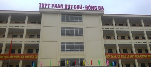 Việc làm của Ban giám hiệu Trường THPT Phan Huy Chú đang gây bức xúc cho học sinh. Ảnh: Phan Thiên Việc làm của Ban giám hiệu Trường THPT Phan Huy Chú đang gây bức xúc cho học sinh. Ảnh: Phan Thiên