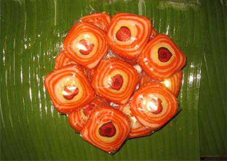 Bánh bác được coi là “đặc sản” chẳng đâu có ngoài làng Giang Xá, thuộc thị trấn Trạm Trôi, huyện Hoài Đức, Hà Nội. Xưa kia, dân làng thường tiến cúng bánh bác dâng vua Lý Nam Đế - vị khai sinh ra nước Vạn Xuân, người Việt đầu tiên xưng đế. Ảnh: Thu Hường, Lao động