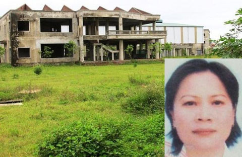 Thủy (ảnh nhỏ) và một trong dự án biệt thự để huy động vốn