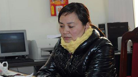 Hoàng Thị Hường tại cơ quan công an. Hoàng Thị Hường tại cơ quan công an.