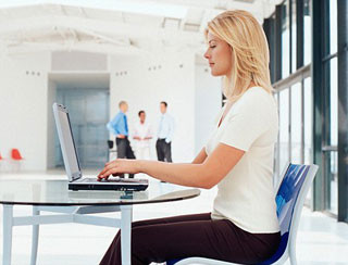 Phụ nữ ngồi lâu sẽ tăng nguy cơ mắc bệnh tiểu đường - Ảnh minh họa: Reuters