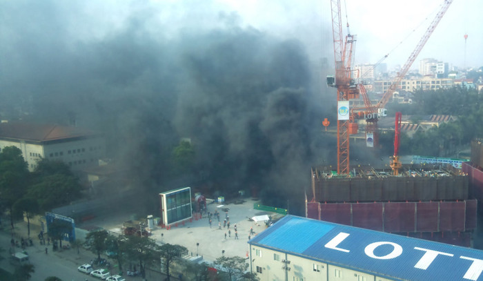 Đám cháy nhìn từ trên cao. Ảnh: OF