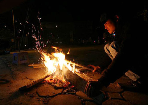 Sáng 28/2, Hà Nội rét 10 độ C. Ảnh: Lê Hiếu.